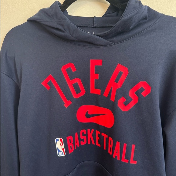 Philadelphia 76ers Nike Navy Spotlight On Court Performance Pullover Hoodie - Picture 2 of 5